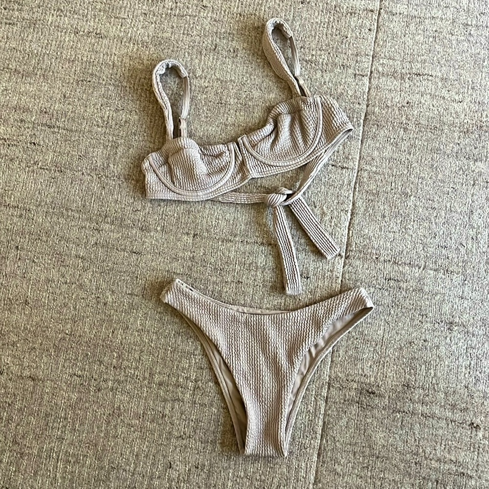 Monday Swimwear Beige Sweetheart Cup
Bikini